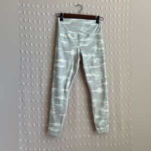 Athleta‎ Elation Camo 7/8 Tight S Gray White Cami